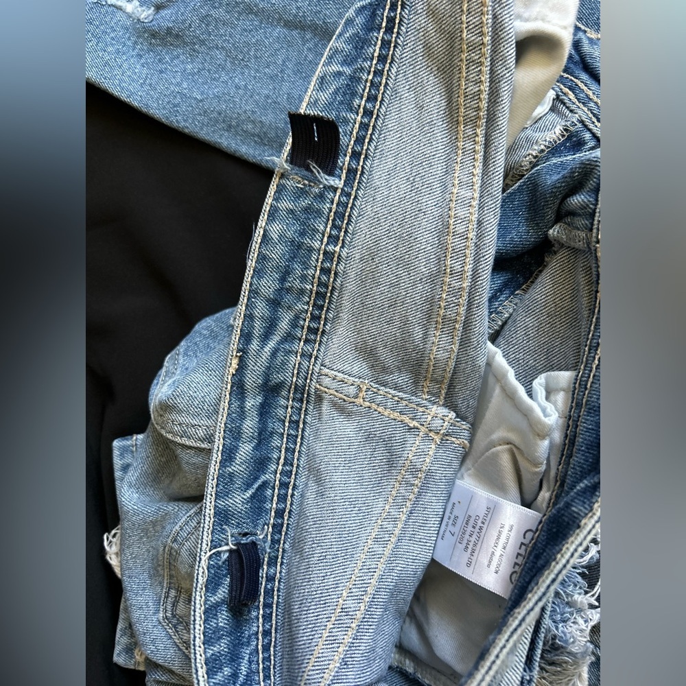 Women's Distressed Blue Jeans - Picture 6 of 6